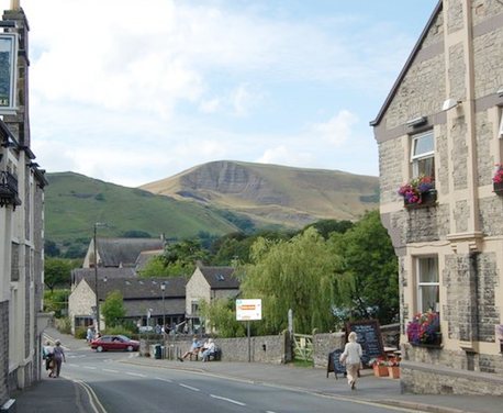 This spectacular route will take you through the surrounding beauty of the towns of Castleton and Hope.