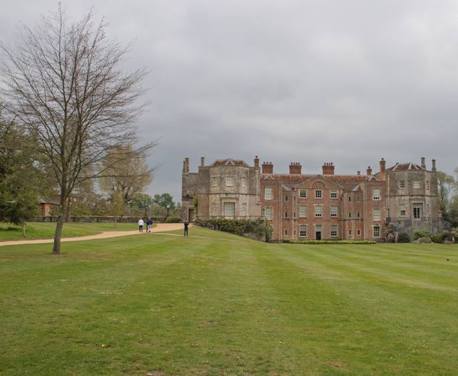 This 6-mile walk around the National Trust's Mottisfont estate has something for everyone – from ancient trees and bubbling brooks to rolling lawns.