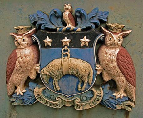 The owls first appeared on the Leeds coat of arms around 1660. The owls were taken from the coat of arms of Sir John Savile ...