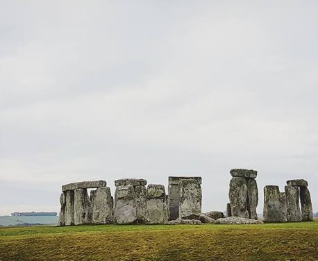 This 6-mile circular walk crosses sweeping downland, passes important prehistoric sites and visits the world-famous Stone Circle at Stonehenge.