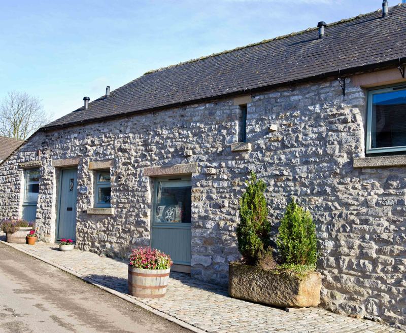 Top Shippon is a boutique, converted, country barn in a superb village location, near to Bakewell and Chatsworth in the Peak District National Park. 

Top Shippon is perfect for walkers, cyclists, country lovers and families in the lovely village of Great Longstone and sleeps up to 6 guests.