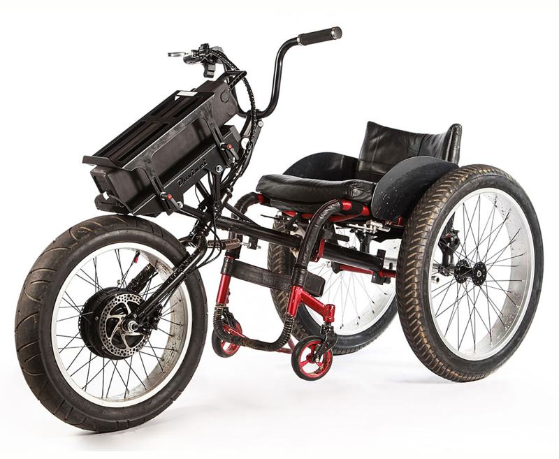 The DaVinci Beach Trailrider electric powered front wheel attachment fits most rigid frame wheelchairs and allows the user to travel on terrain which would otherwise be almost impossible.
It has a 500watt, high-torque gear drive motor with high-power programmable 12fet controller. The distance travelled depends on a number of factors speed, weight of rider, terrain and temperature. However, generally an 80kg rider on reasonably flat terrain at about 10 to 12 mph could get up to 20 miles on a 10ah 36volt battery.
On sand there is much more resistance and more power and energy is required to travel the same distance so the Beach Trailrider comes with a 28ah 36v battery. The 24” x 4” wide beach wheels complete the kit.