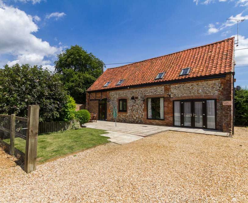 Owl Barn is a two-storey, detached cottage approached by it’s own drive and surrounded by its own private patio and garden. It is fully centrally heated and full of character.