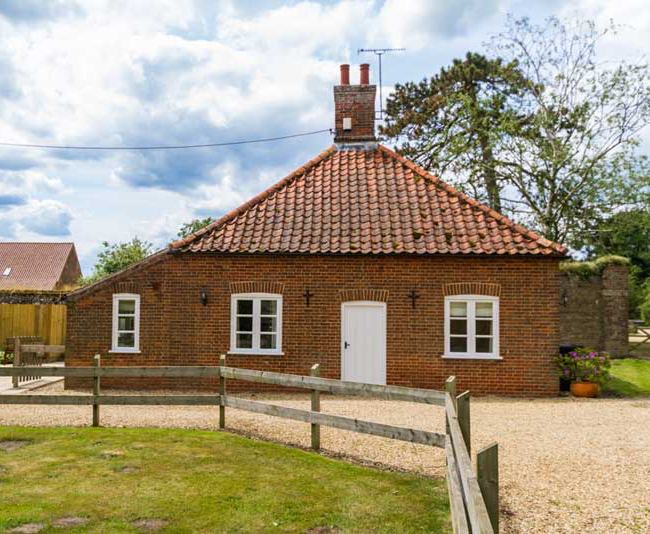 A charming detached cottage for three with its own private driveway, level access and secluded garden to the front and rear. This cottage has recently been updated and refurbished to create a calming and peaceful environment.