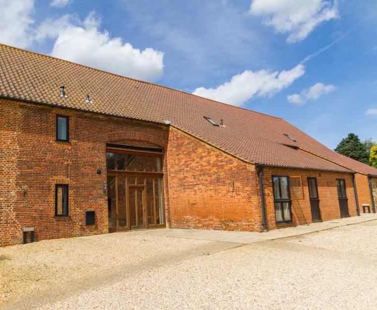 Our largest holiday cottage, The Drier is a large barn conversion spread over 2 floors. The open plan downstairs living space benefits from under floor heating with the upstairs rooms centrally heated.