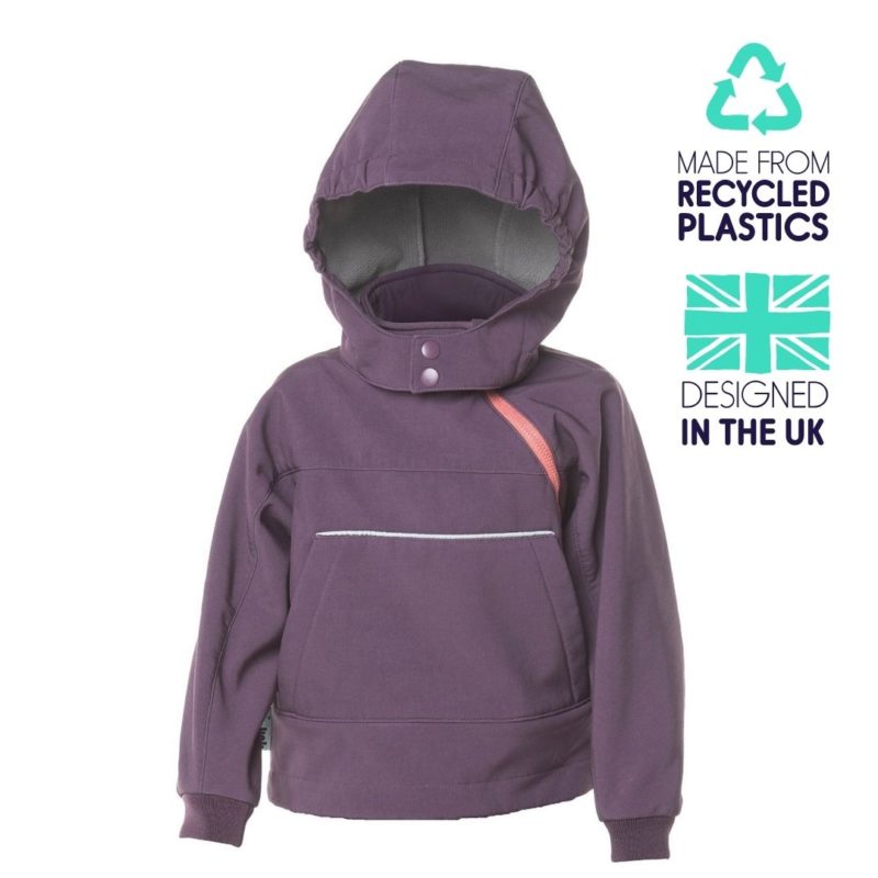 The new Kidunk hooded top features an asymmetric zip that slides to one side keeping it out of the way for play. The hood is removable and the collar is deep and soft for added protection. It has a large front pocket to keep little hands cosy and warm.

	Made from 100% recycled materials.
	Teflon EcoElite™ PFC free coated to resist water and stains for all-day play
	Comfy, super stretchy, breathable
	Tough outside, fleecy inside
	Removable hood
	Large ‘Nature pocket’ to keep hands extra warm!
	Tops and bottoms can zip together or be worn independently
	Machine wash & Tumble dry
	Available 1-8yrs 